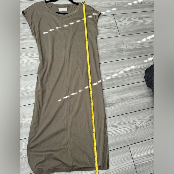 Everlane - The Luxe Cotton Side Slit Tee Midi Dress - Picture 7 of 9
